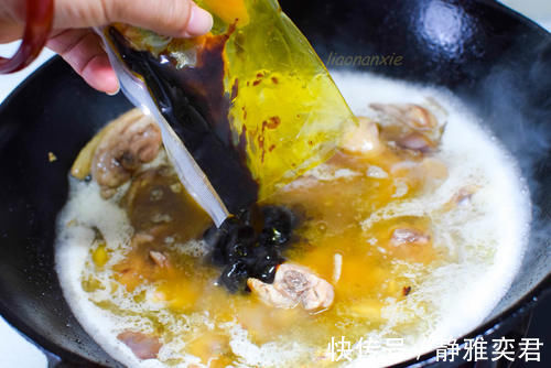 冬季天冷馋肉菜，鸡腿加它咕嘟嘟炖一锅，饭菜都有了，特省事