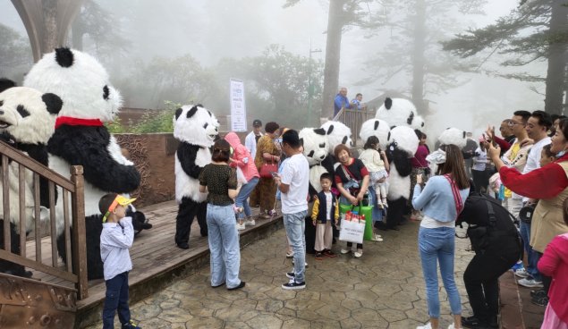 眉山市洪雅縣游雲上瓦屋享避暑攬夏 中國熱點 眉山市洪雅縣游雲上瓦屋享避暑攬夏 中國熱點