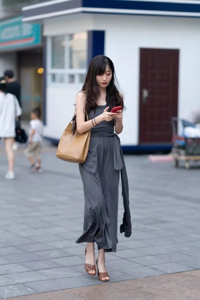 小姐姐|女生穿搭高跟鞋出街,气质美好又迷人!