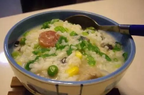 汤泡饭|儿科医生:三种早餐最伤脾胃,尤其是第一种。父母不再给孩子吃