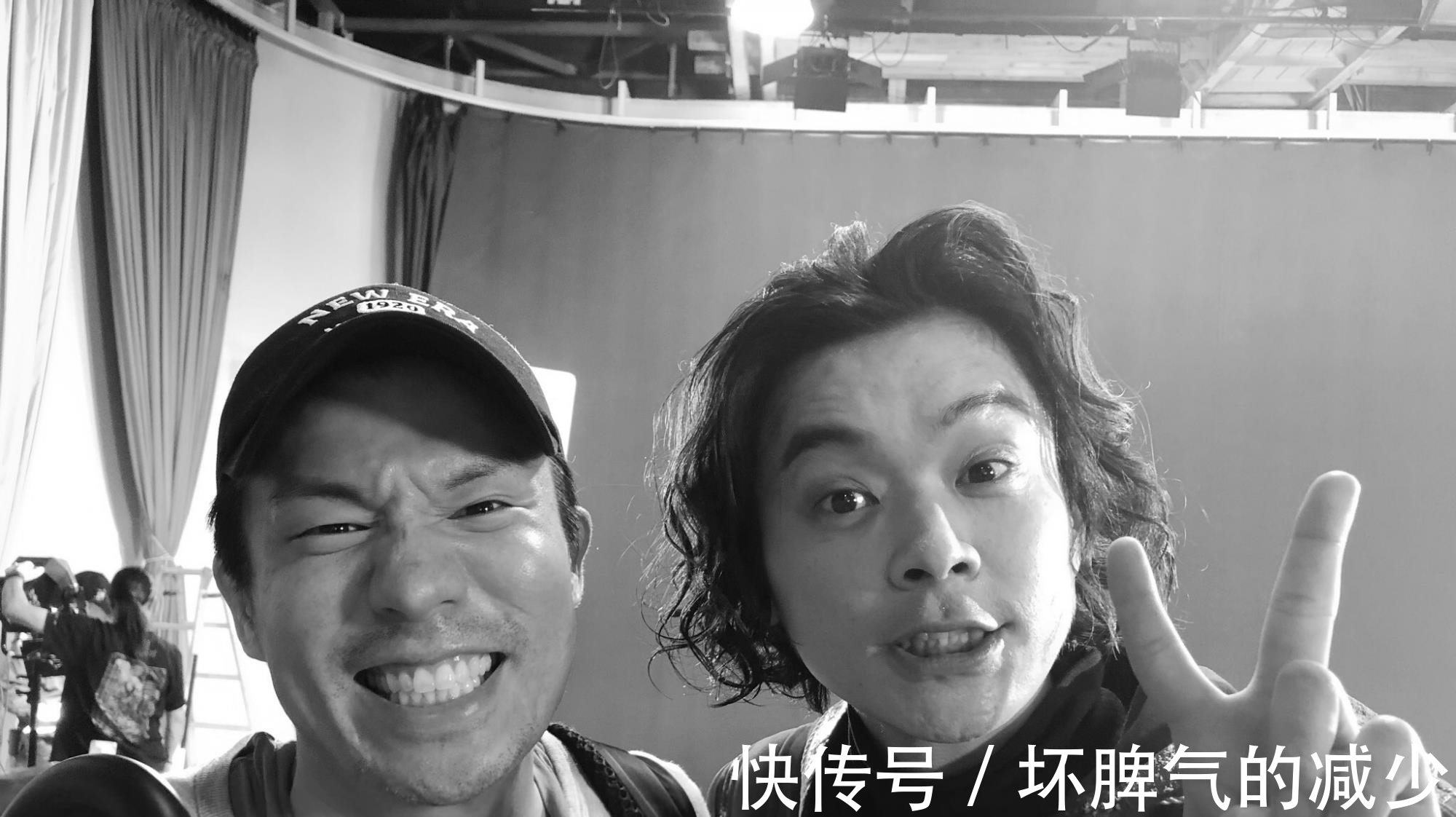 真理|假面骑士圣刃：所罗门退场纪念照 回隔壁战队继续做寿司的真剑金