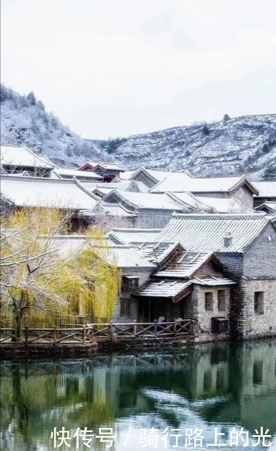 落下|初冬那飘飘落下的雪花