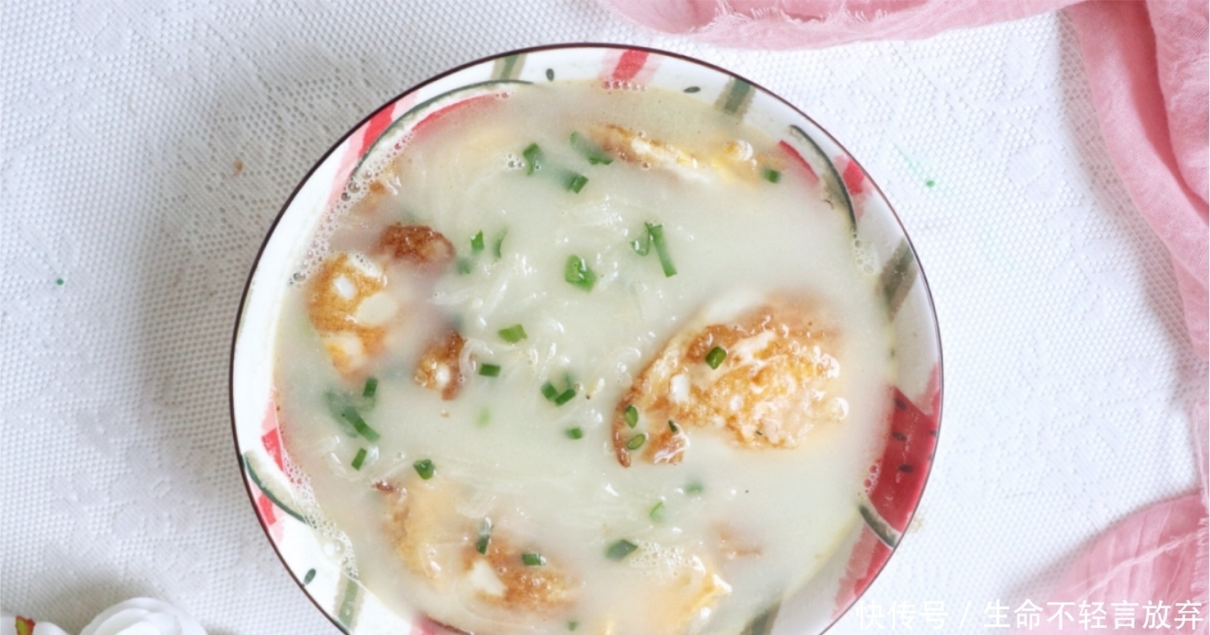 春天,鸡蛋和它是绝配,简单煮一煮,营养互补,大人小孩都爱喝