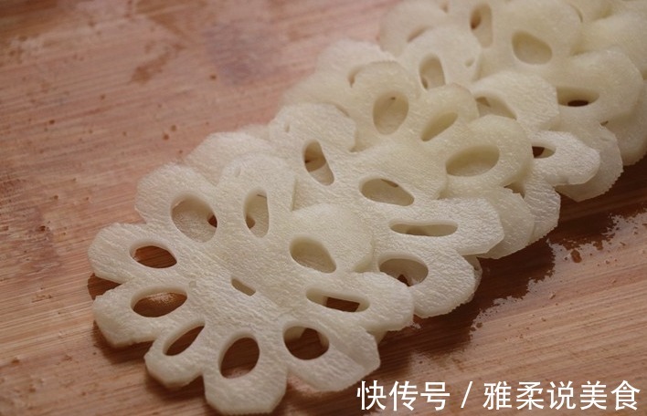 秋天要多吃莲藕，教你简单做法，不炖不凉拌，面如桃花好入秋