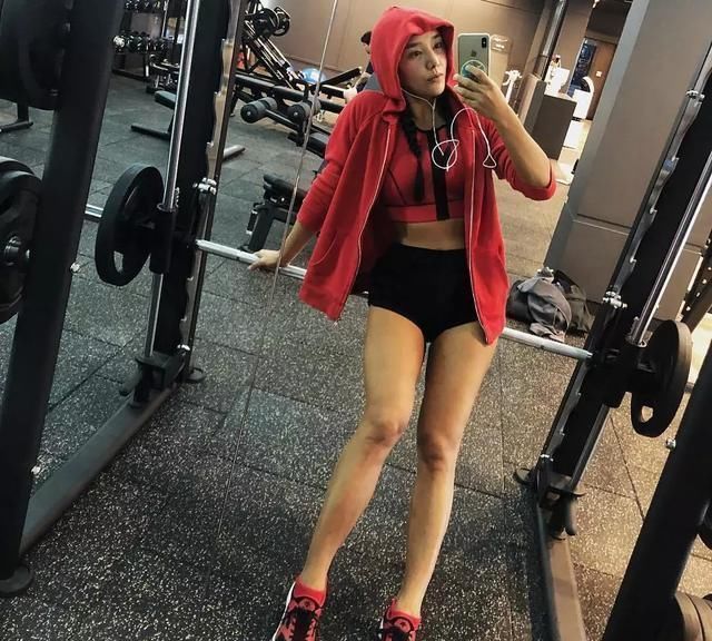 膝关节|同样是蜜桃臀和大长腿,深蹲与硬拉有哪些区别,为什么硬拉更好