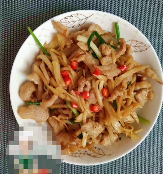 我家就越喜欢这菜，鲜香下饭，每回炒一盘，不够吃还怨我