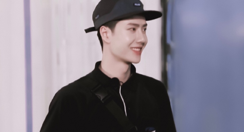 东君|韩东君见王一博太激动,感谢节目组深鞠躬,王一博高兴犯懵举鸡翅