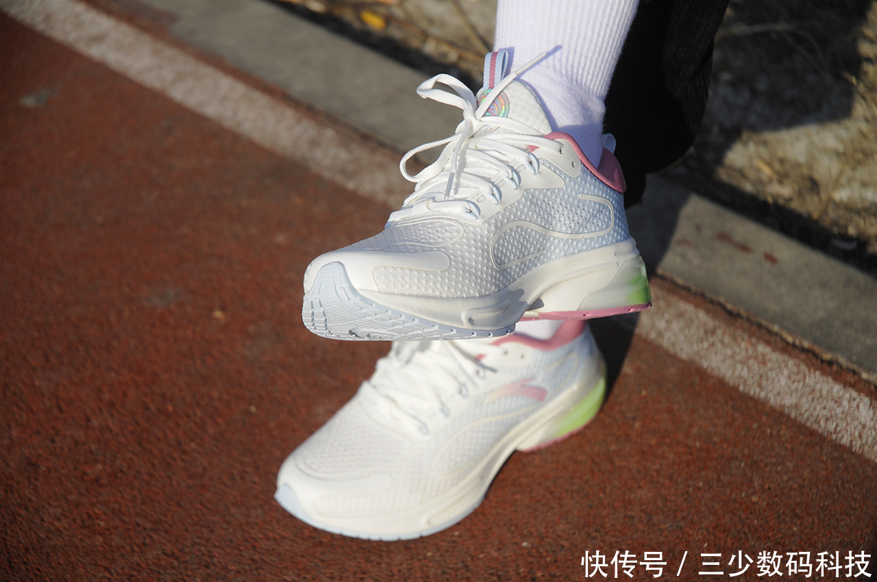 安踏x咕咚联名 穿的舒服跑的专业的大数据跑鞋体验