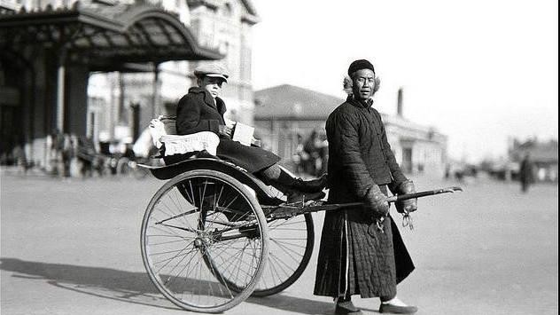 满清|清朝灭亡后,满清贵族的日子过得有多惨?王爷当车夫,公主摆地摊