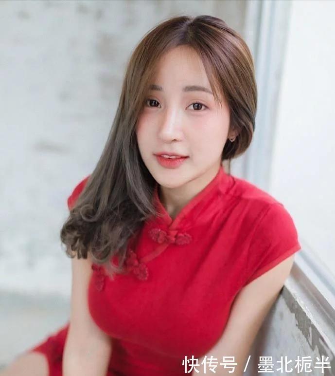 大色旗袍，收腰包臀，美丽小姐姐，秀出少女丰满气质