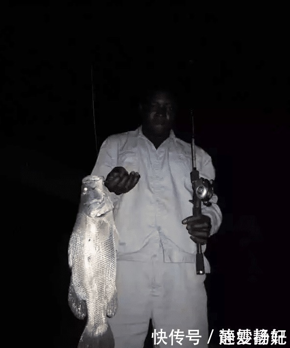 我在非洲的打工生活,无聊的日子里钓鱼是唯一乐趣