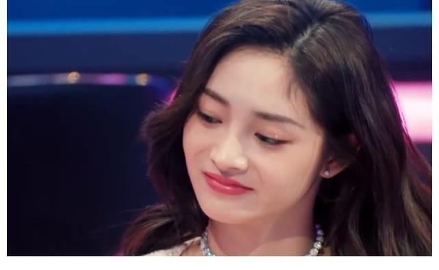 韩红脸盲认错女团成员,周洁琼瞬间黑脸,吴宣仪成为表情包