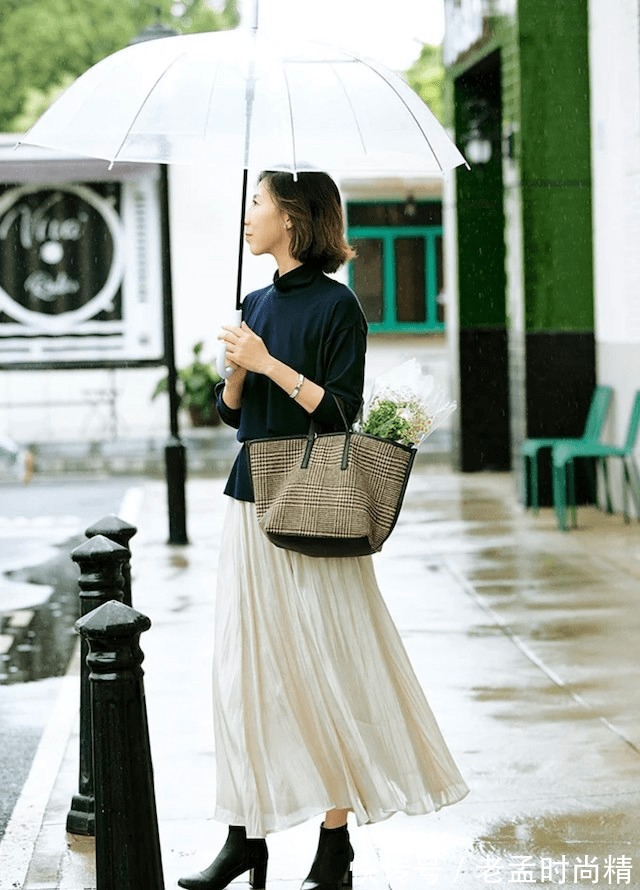 裙装|女人一旦过了40岁,穿衣尽量以“体面”为主