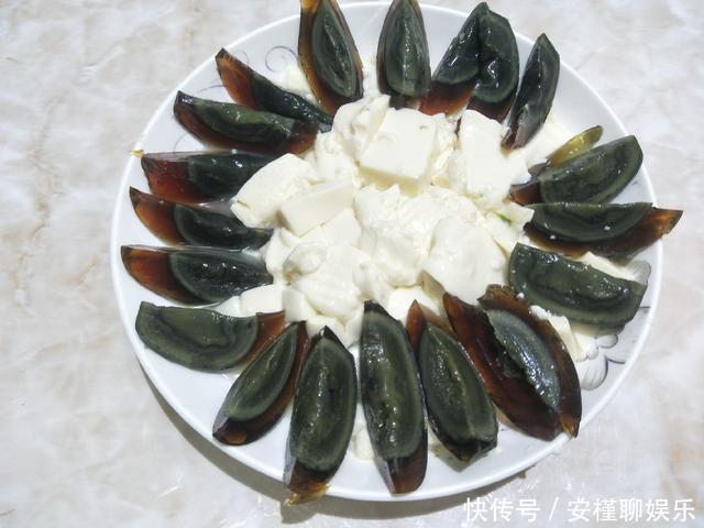 做好|皮蛋豆腐,想要做出饭店的味道,做好3个步骤,嫩滑入味超好吃