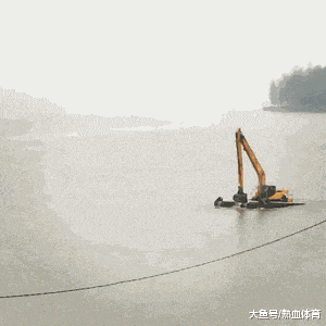 没想到|搞笑GIF趣图：本以为妹子气势如虹，没想到一泻千里！
