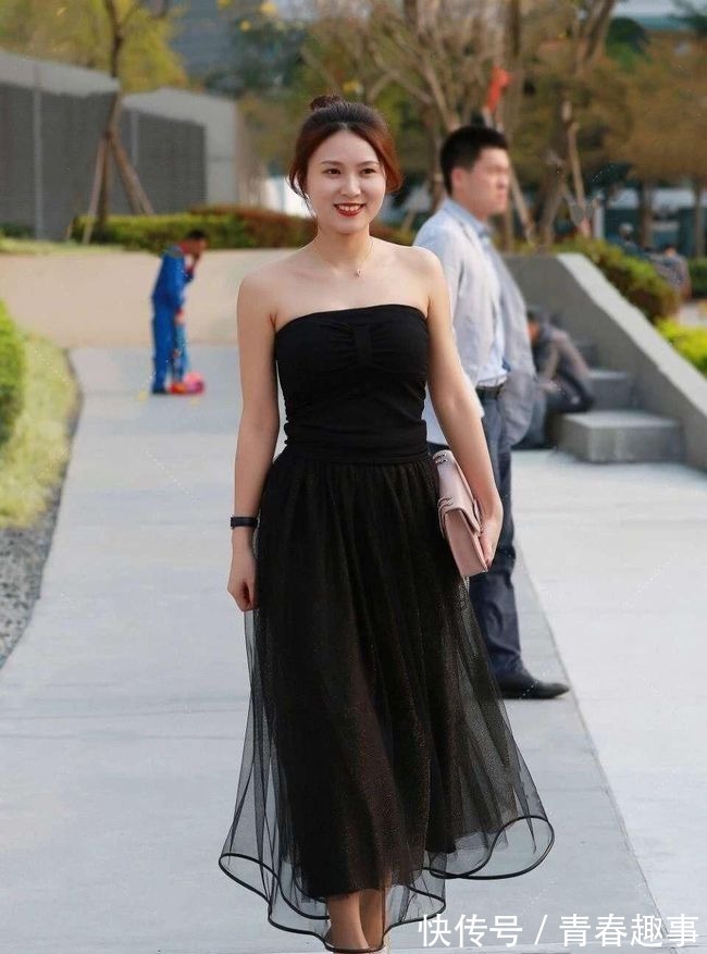 女人|奔四的女人少“逞强”,穿衣搭配要符合身形,才能确保不掉队!