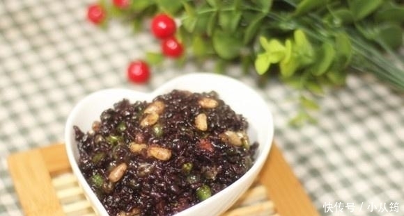 不管有钱没钱，女人要隔三差五吃“天然玻尿酸”，皮肤水嫩显年轻