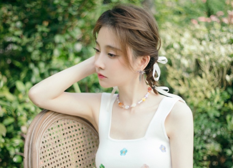 再见，少年|冯提莫参加《闪电咖啡馆》, 节目中反客为主, 展现综艺天赋