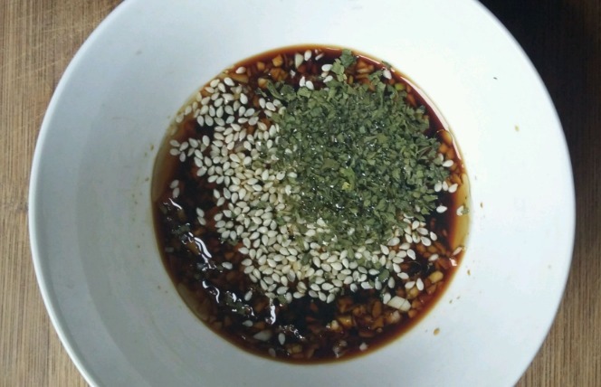 正确做法|紫甘蓝凉拌时，需要焯水吗？教你正确做法，营养不流失，爽脆入味