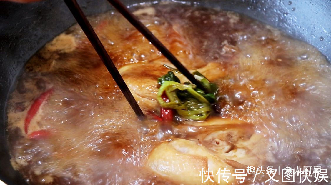 回家|7元买了两只鸭腿,回家简单做了一盘酱鸭腿,比卖的好吃多了