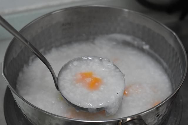 早餐|70后夫妻的早餐，有粥有包子还有菜，只有3样，家常味道吃着舒服