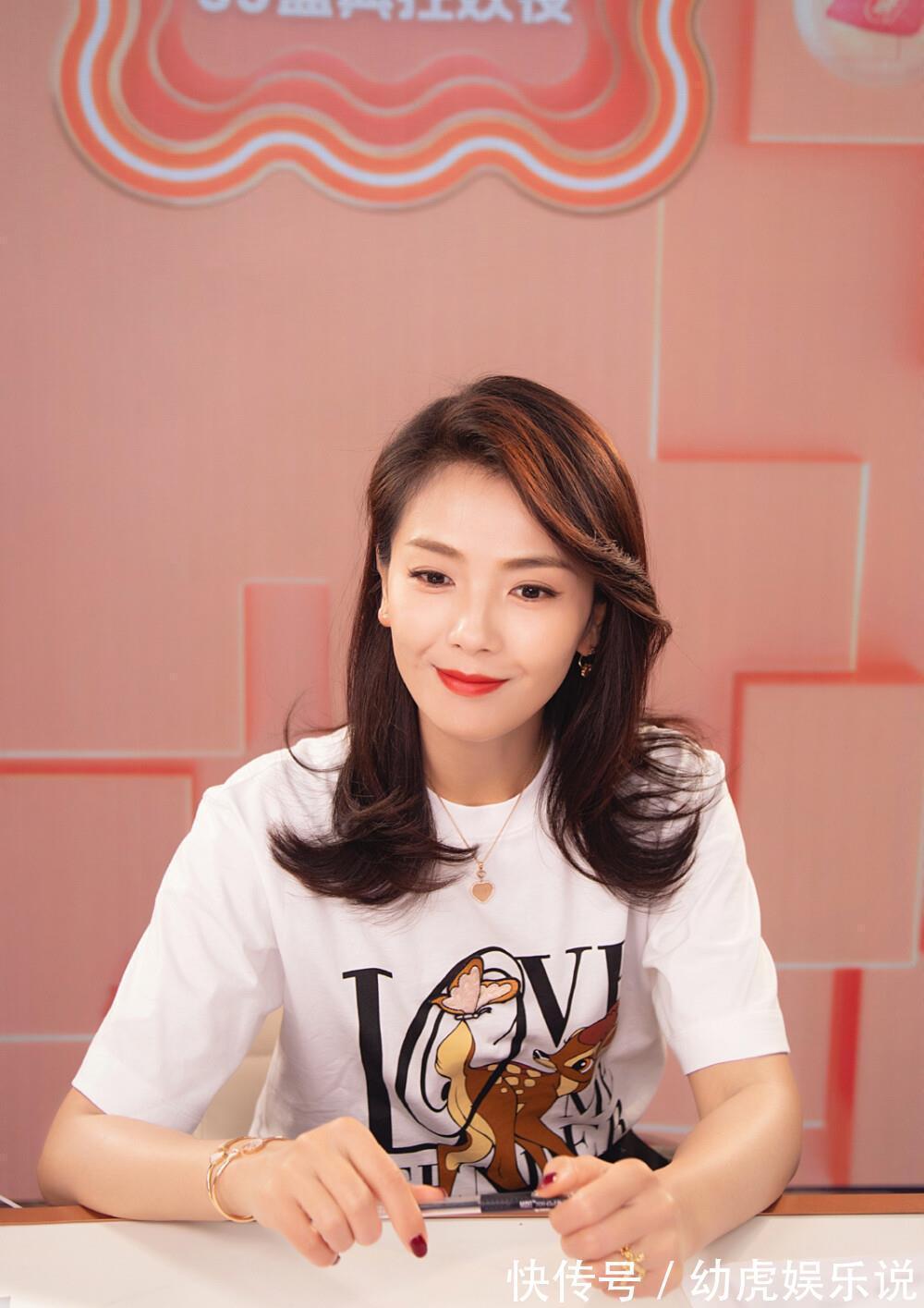 傻烫|脸上有4个特征的女生,很适合留黑长直!别傻傻烫卷发了