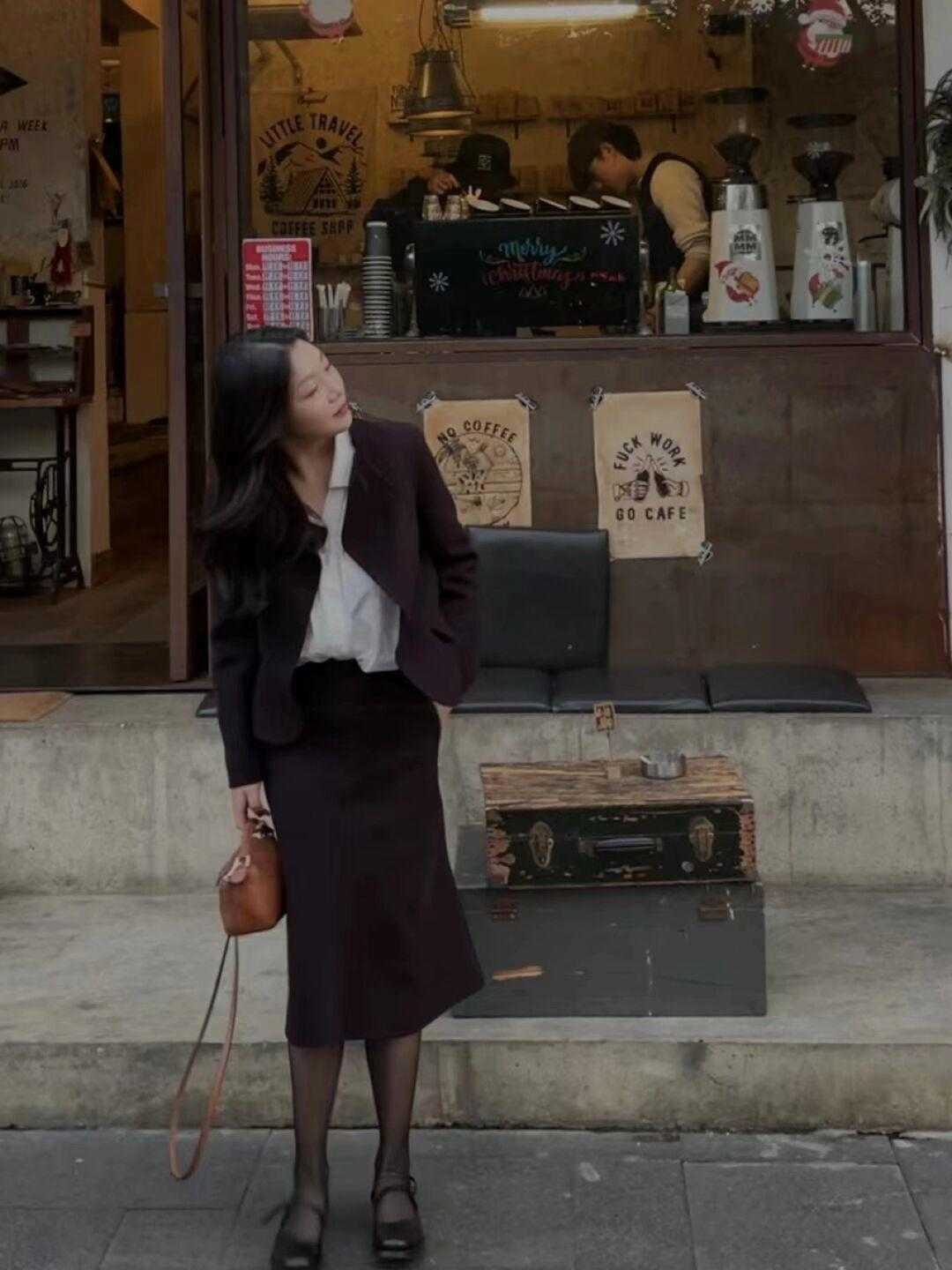 上身|还在为选下装而发愁吗?别愁了!用裙装配黑丝,上身效果美翻了