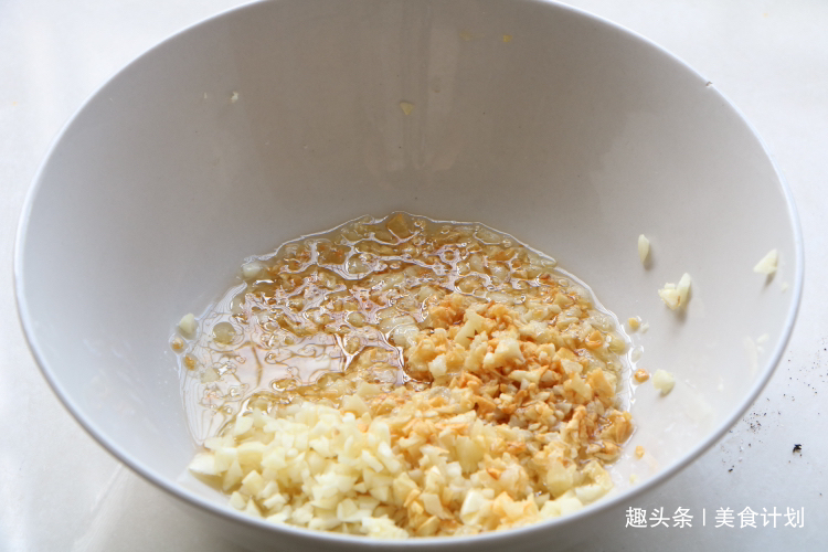 懒人吃法|天热排骨别再炖了,教你懒人吃法,不加油不加水,出锅瞬间就吃光