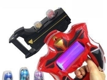 雷欧奥特曼|盘点奥特曼中最奇葩的变身器,迪迦是闪光棒,赛罗是眼镜!