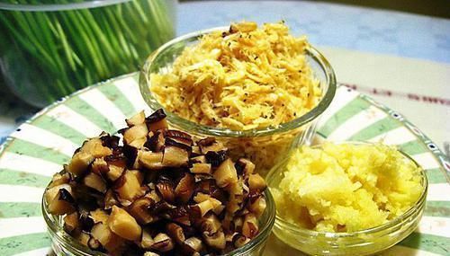 翠绿|包韭菜饺子,直接拌馅是大错特错,多加1步,韭菜翠绿,还不出水