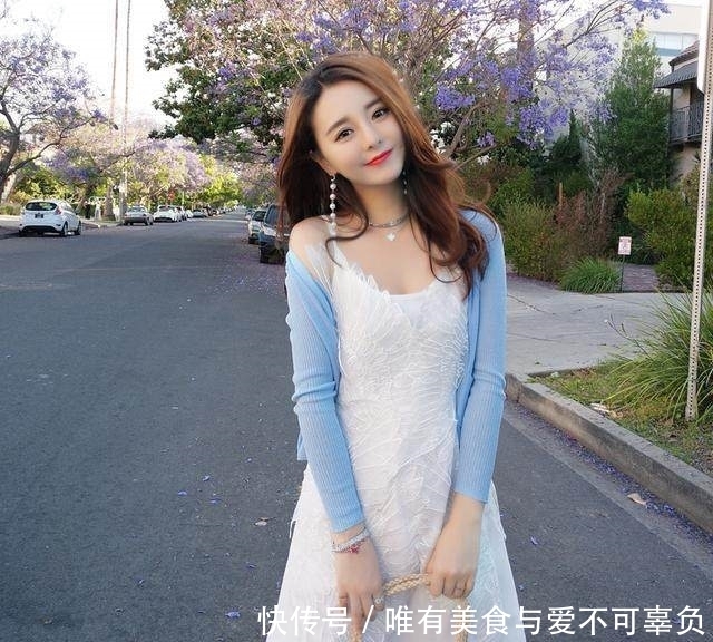 优雅|街拍:穿小西装的姐姐精致优雅又清新自然,有微微的小性感!