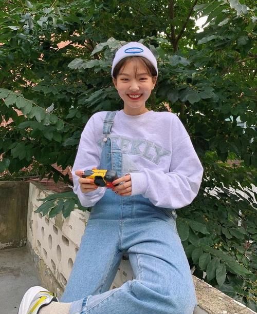 早春穿卫衣，入手这3个颜色，换着穿就够了