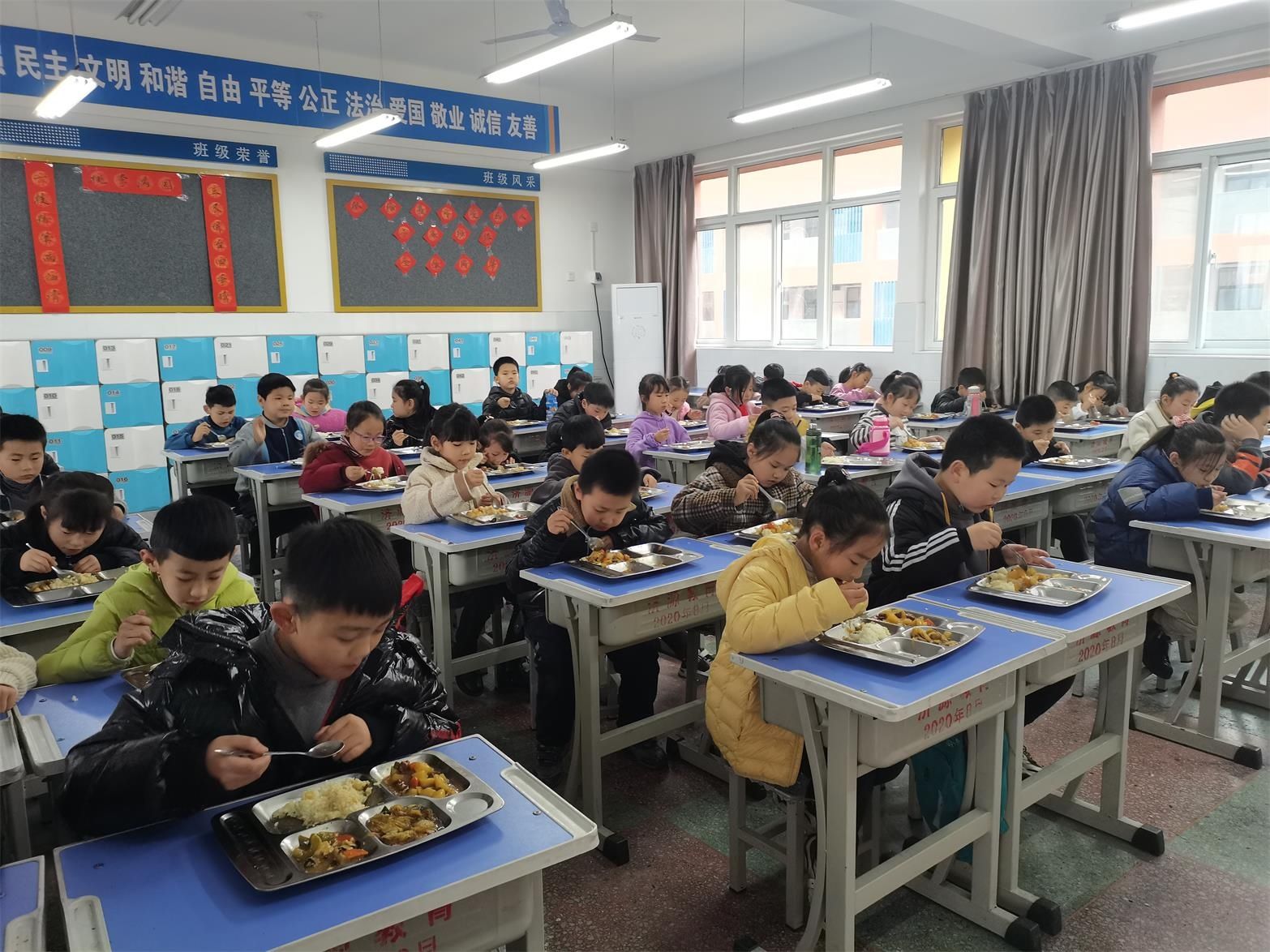 愚公路小学：开学第一天 这一波温暖操作迎接孩子们