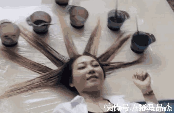 菲菲|理发师用“绝活”给美女染发, 过程很奇葩,效果却出奇的好