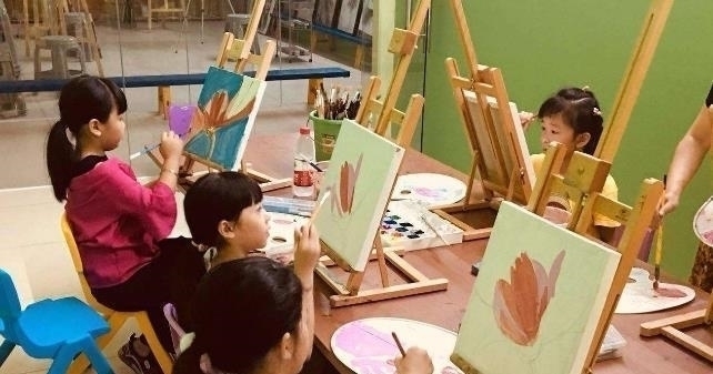 老师@美术生画一半画不下去了,随意收尾堪称“神操作”,老师被逗笑