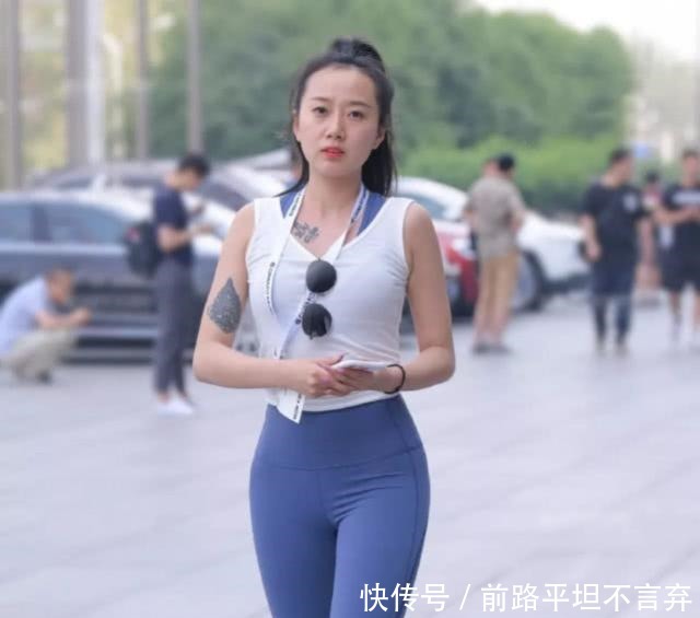 魅力|帅气打底裤彰显青春的魅力,可以展现一种清新自然的美丽!