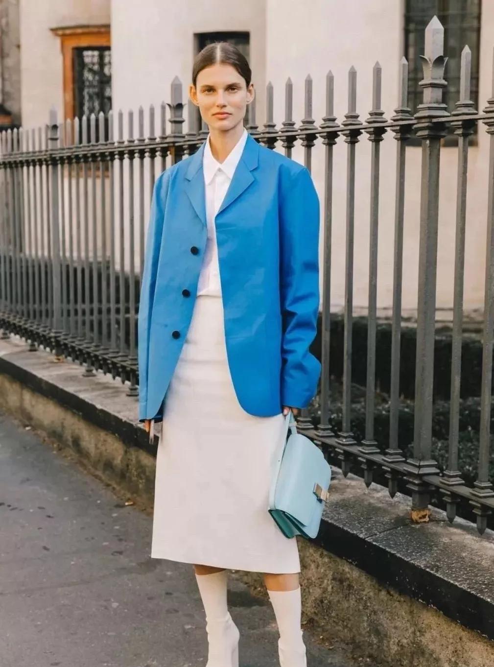 2021时尚秀场:开年时髦穿搭套路:“上短下长”,今天开始流行?