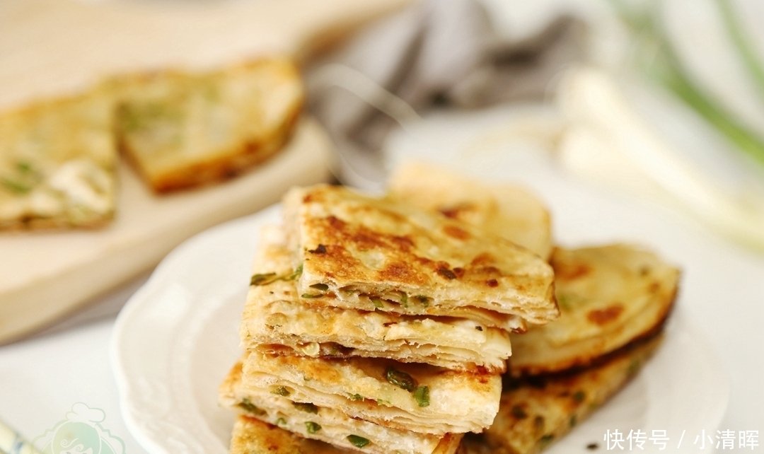又快又好|葱花饼吃了几十年,第一次发现如此妙招,太棒了!又快又好层层酥