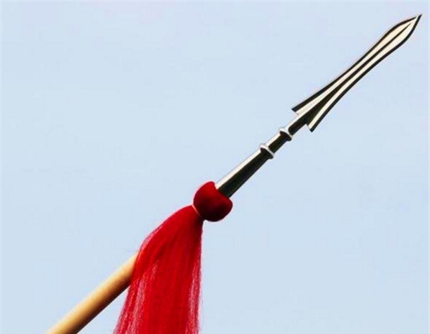 兵器|红缨枪上的红缨到底有啥用?等刺中敌人身体的时候,作用就出来了