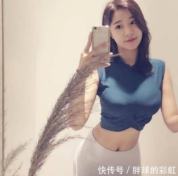 大秀|倾国倾城的打底裤小姐姐,大秀魅力身姿,展示优美迷人的S形身材