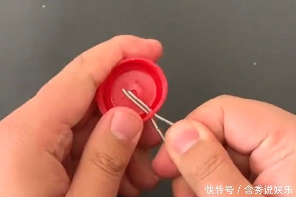 矿泉水瓶|塑料瓶盖上穿一根铁丝，解决了家家户户的烦恼，看完在家做10个