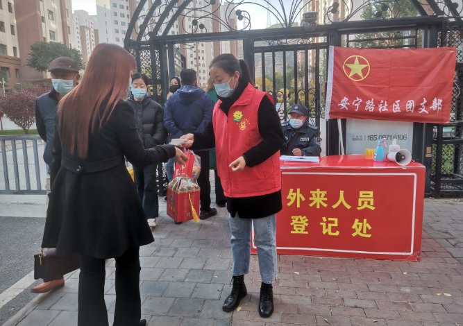 志愿者|西宁城中：满城尽是志愿红 众志成城抗疫情