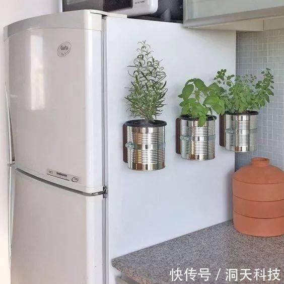 家里的洗衣液瓶别扔，这样剪2刀，可以省下买熨斗的钱！