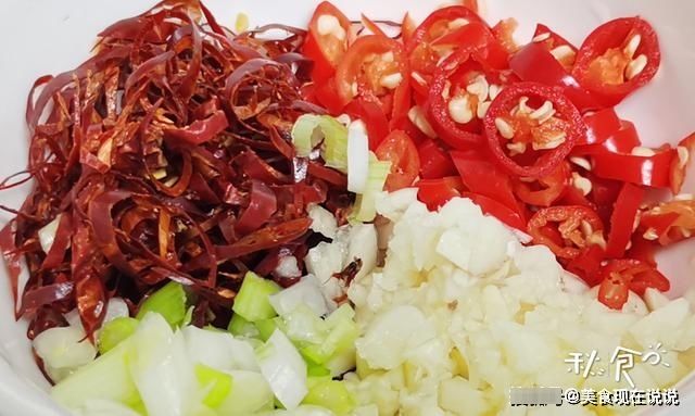 煮面条最忌水开下锅，面馆老板教我煮面小技巧，煮出的面劲道爽滑