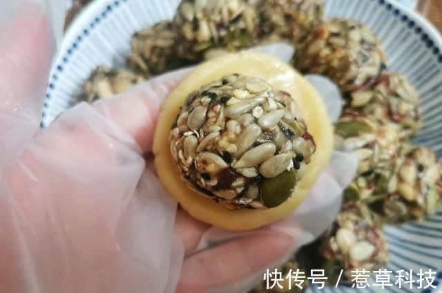 中秋月饼不用买了,教你在家做,配方简单做法详细,比买的好吃