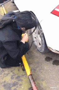 补胎|见过哪些不懂化妆品的人?同学说别用雅诗兰黛,那是个杂牌子!