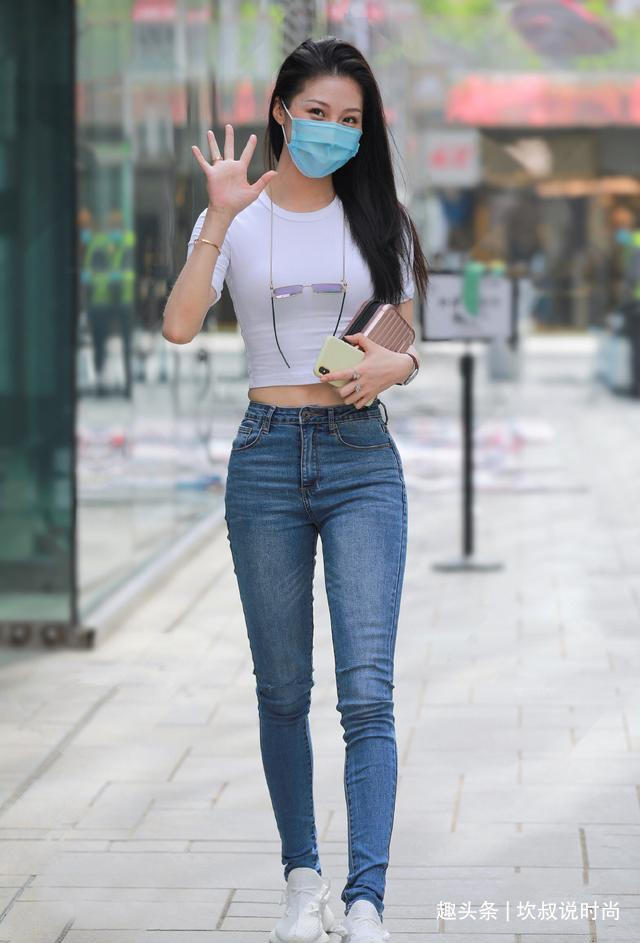 过了25岁的女性,这样穿更合适,清新干净宛如“邻家小妹”