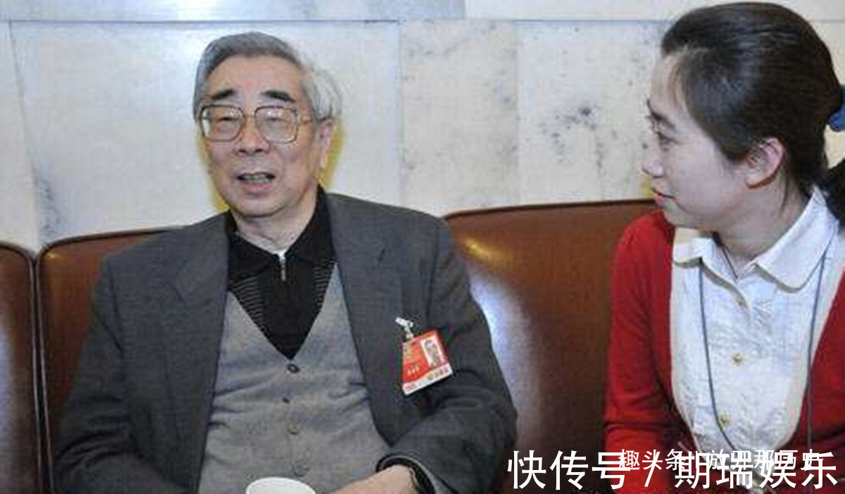 周令飞@鲁迅先生葬礼有多盛大巴金抬棺五千人吊唁,独子曾是广电干部