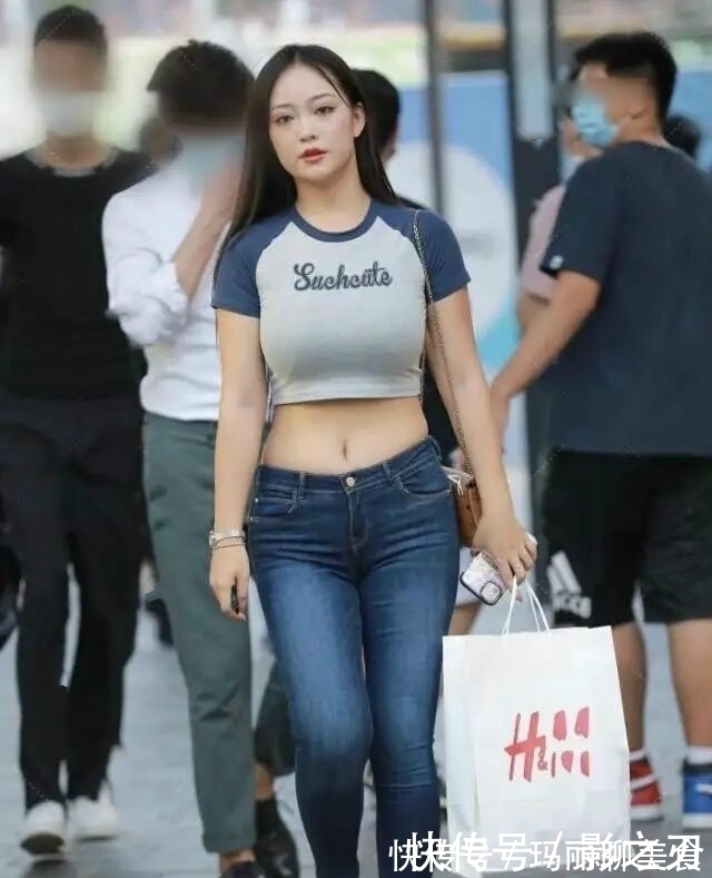 穿搭 牛仔裤别乱穿，这样搭时髦又显瘦，才是牛仔裤的正确打开方式