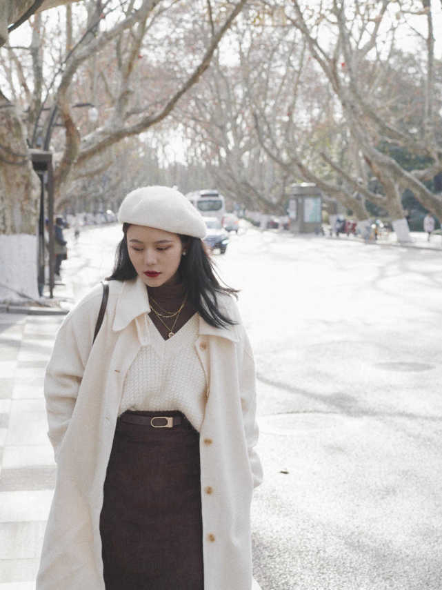 针织毛衣|秋冬的第一件大衣,搭配针织毛衣和半身裙温暖又时髦,漂亮大气!